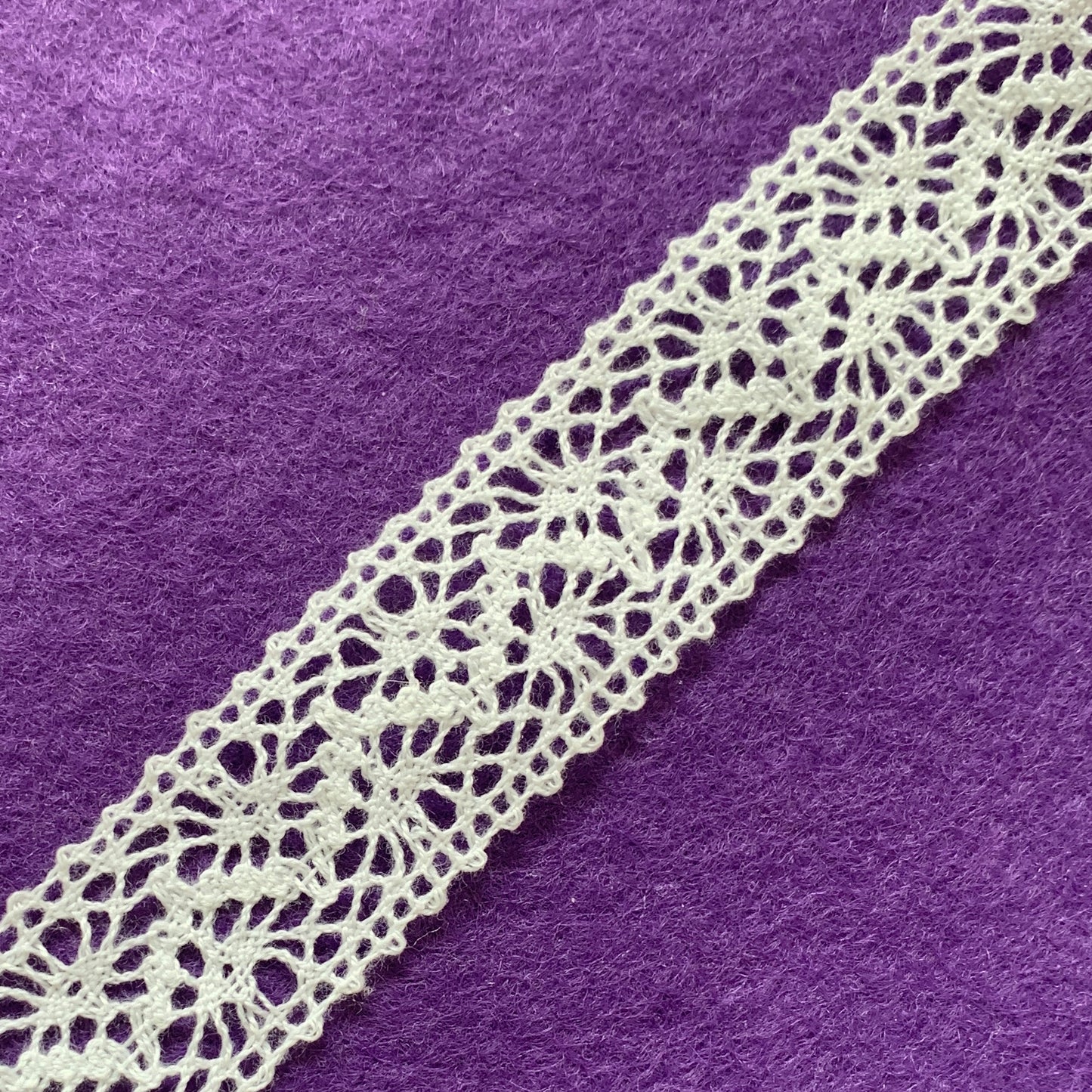 Bertie's Bows White 22mm Crochet Cotton Lace - BTB417 -01