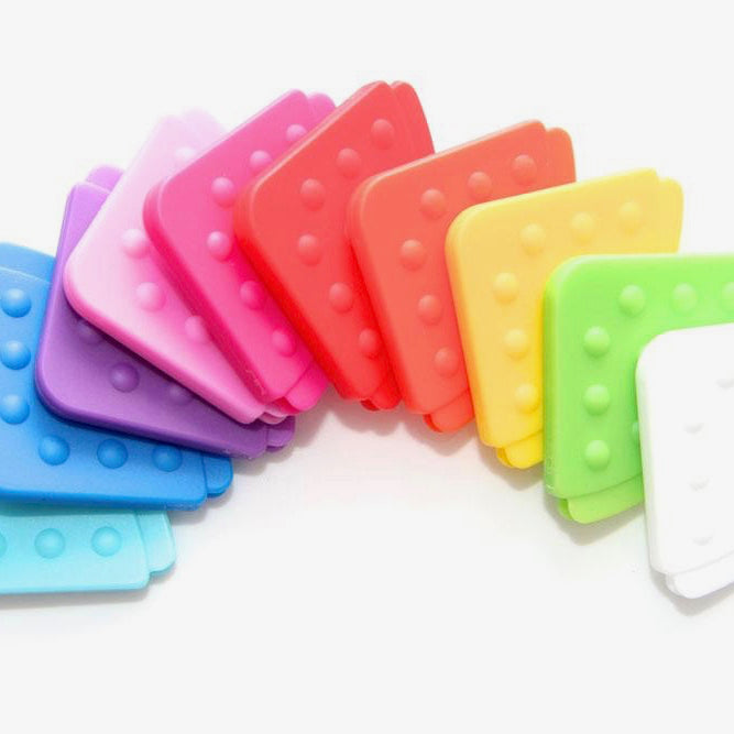 Corner teether