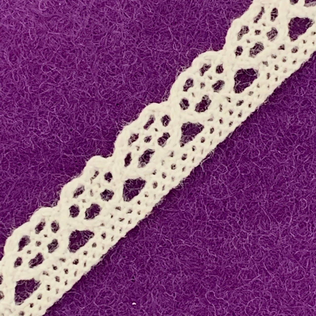 Bertie's Bows White 6mm Scalloped Edge Cotton Lace - BTB421 - 01