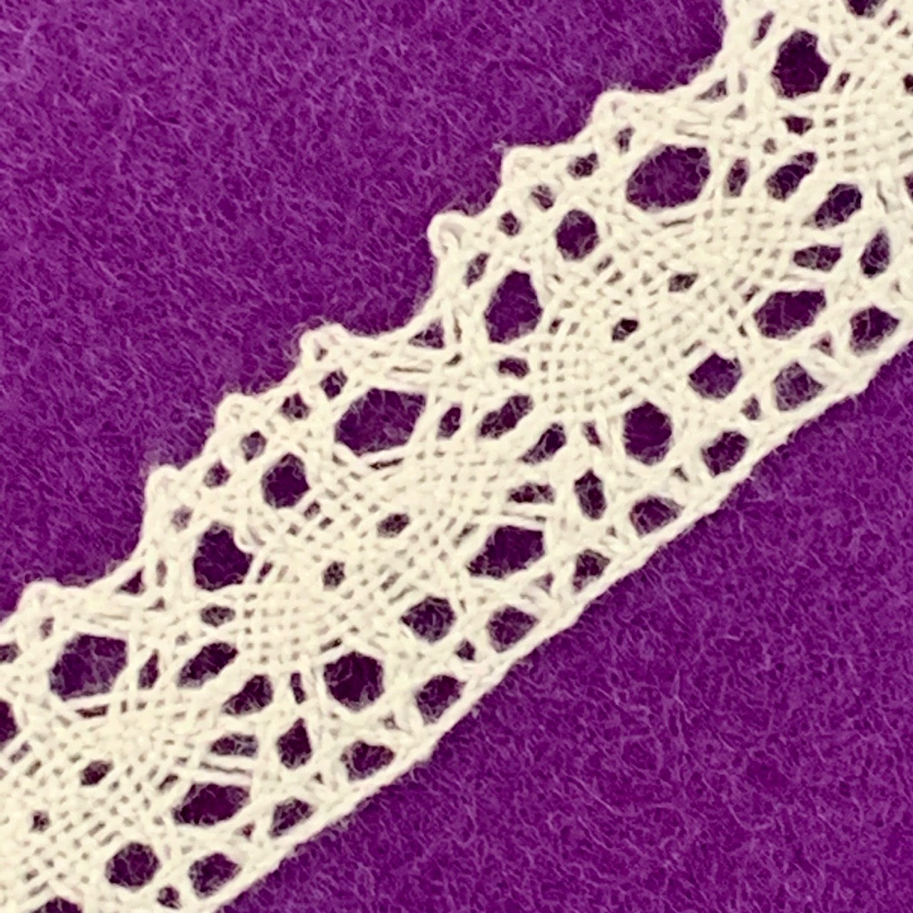 Bertie's Bows White 15mm Cotton Lace BTB624