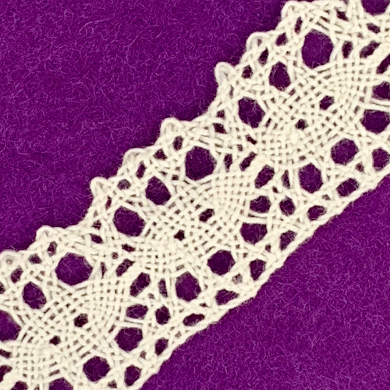 Bertie's Bows White 30mm Cotton Lace BTB178